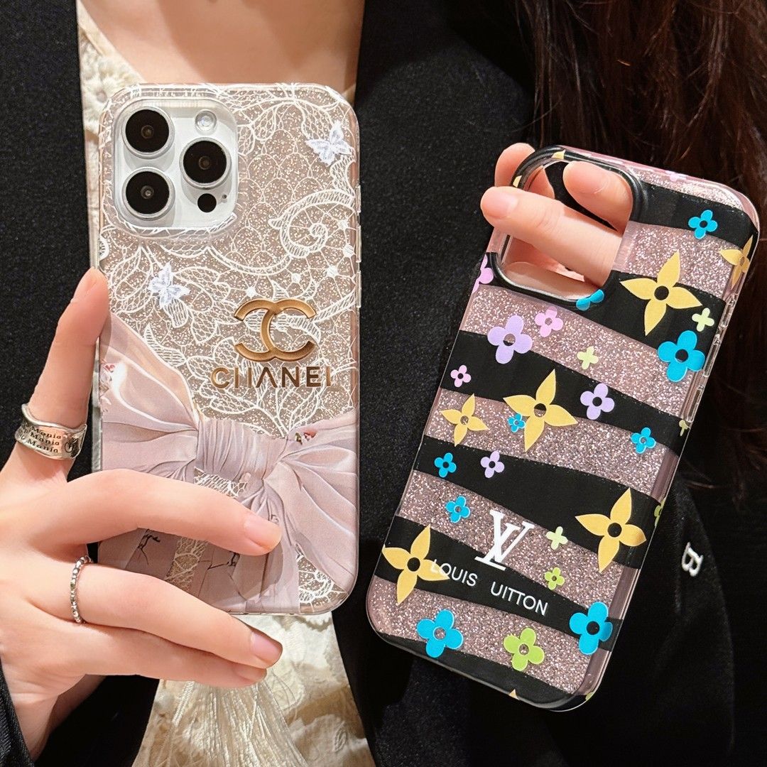 Chic Elegance: Luxury Pearl-Embellished iPhone Case