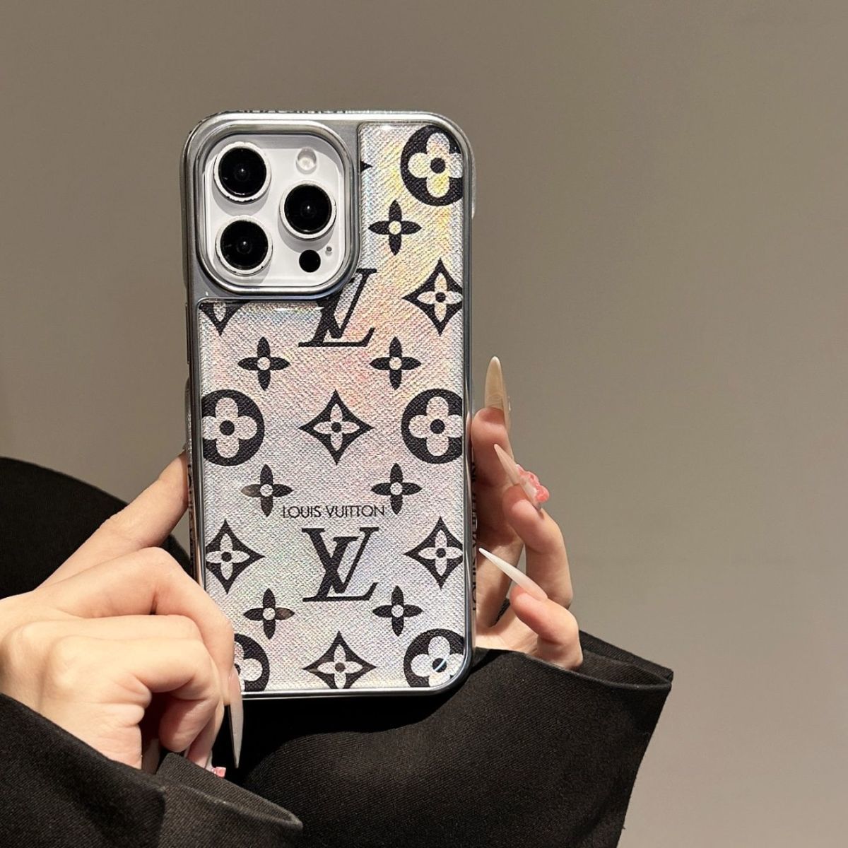 Luxus na vašem telefonu – elegantní. Tučné. Ikonický. Pouzdro na iPhone