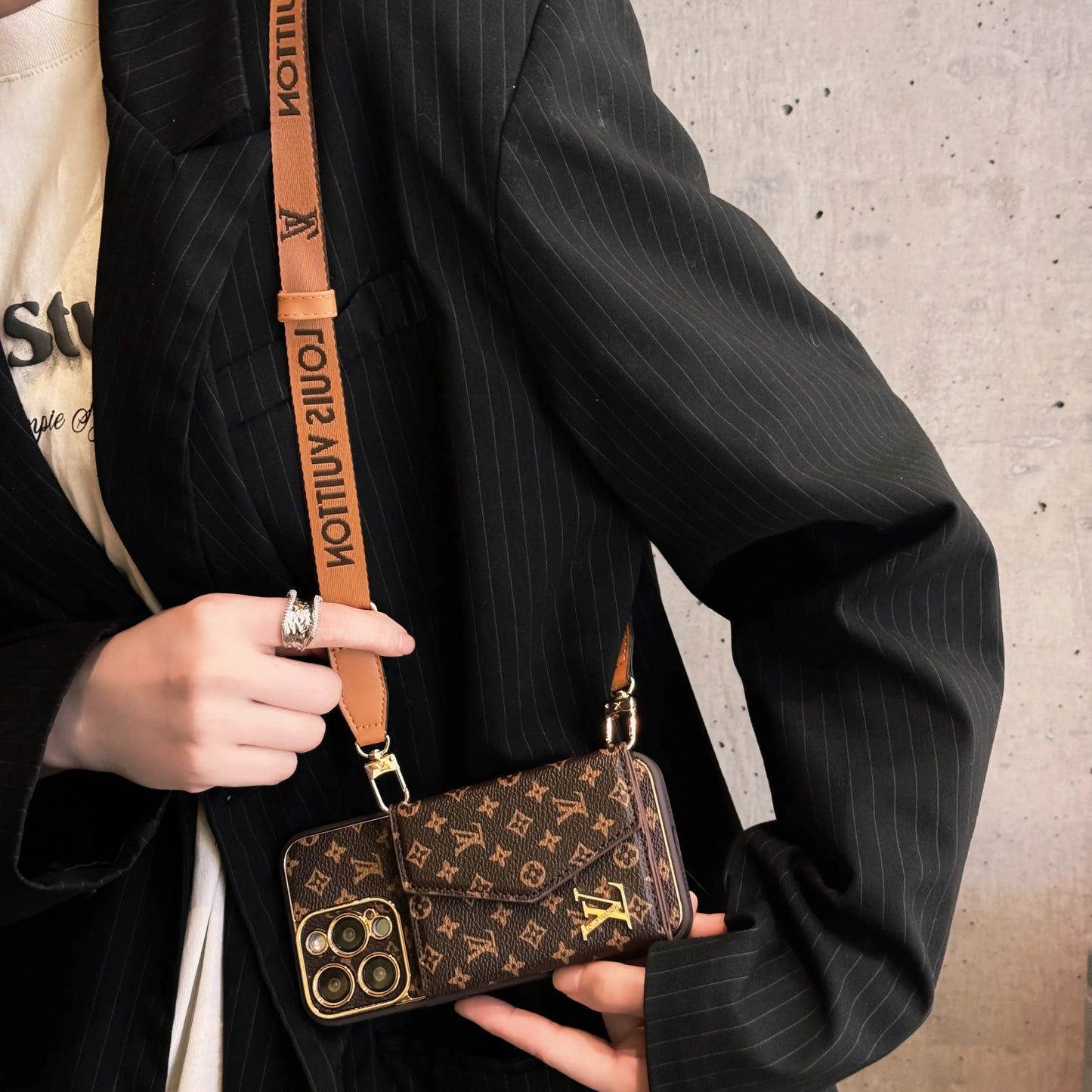 حافظة آيفون جلدية متطورة مع محفظة وحزام بني