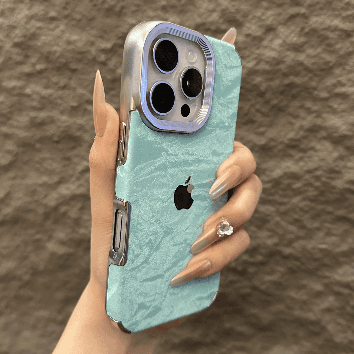 Étui pour iPhone à texture de neige en velours avec cadre galvanisé