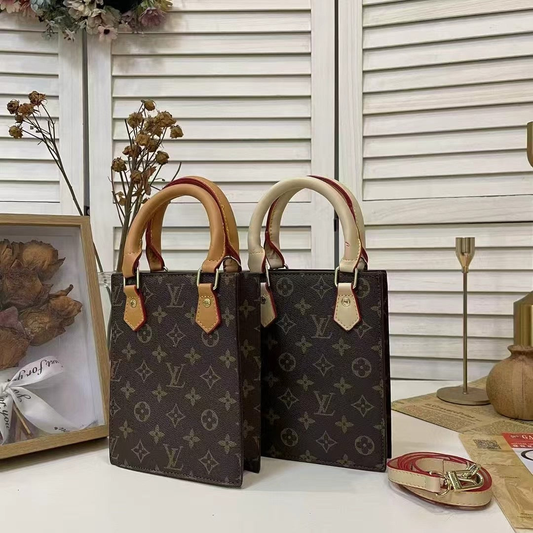 Klasická kabelka s crossbody popruhem