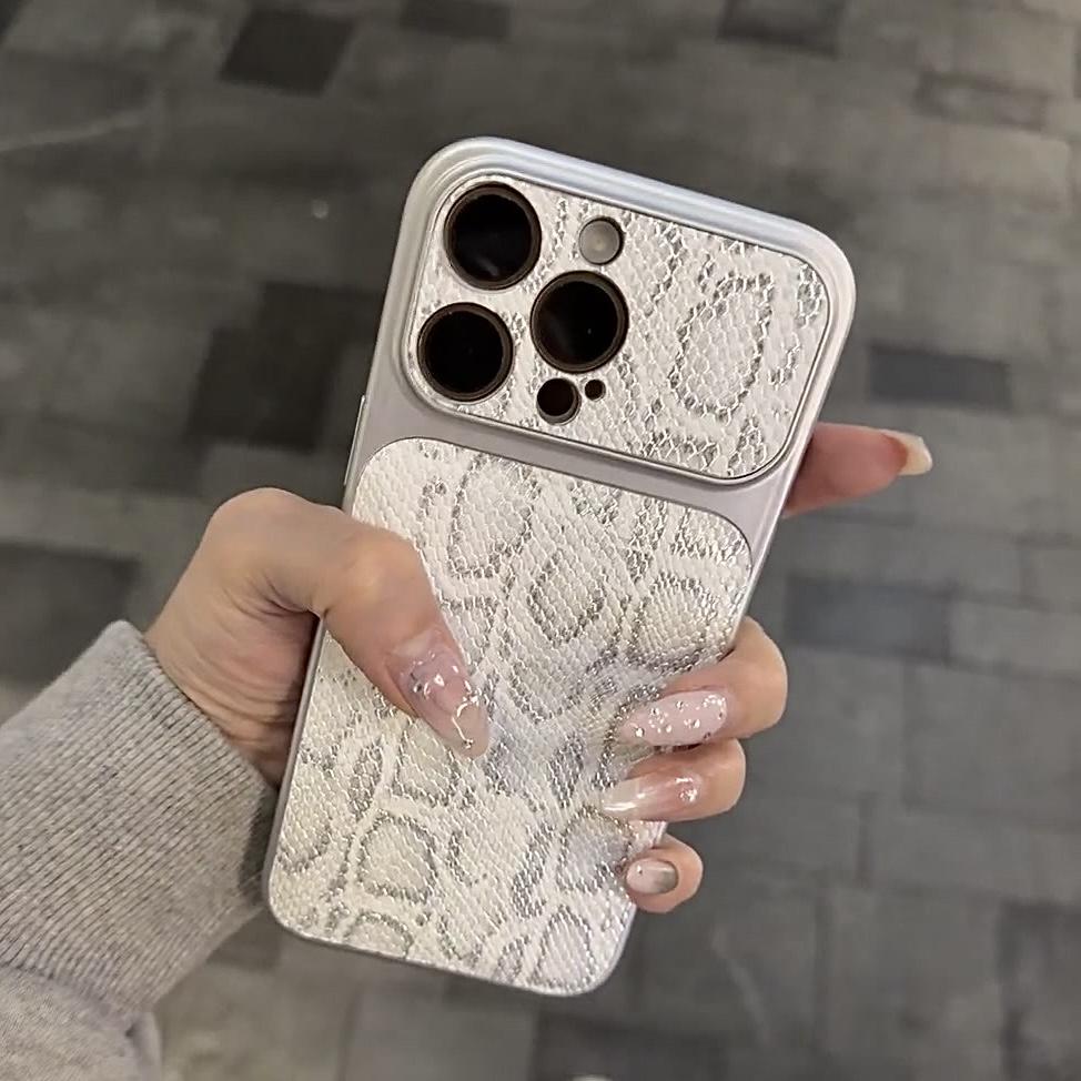 Luxusní obal na iPhone s texturou hadí kůže