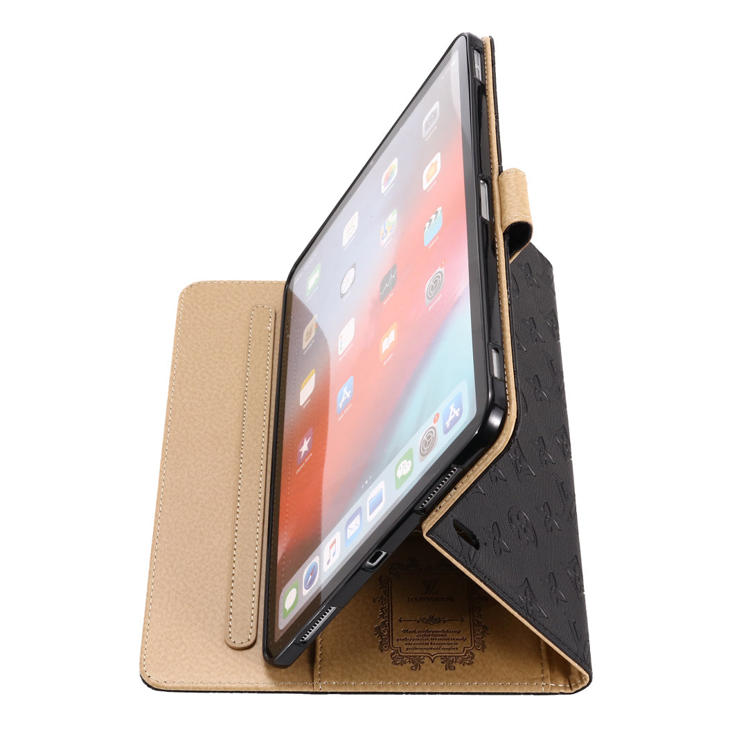 Fondina con monogramma in tela goffrata 3D Apple iPad Flip Cover con funzione di supporto