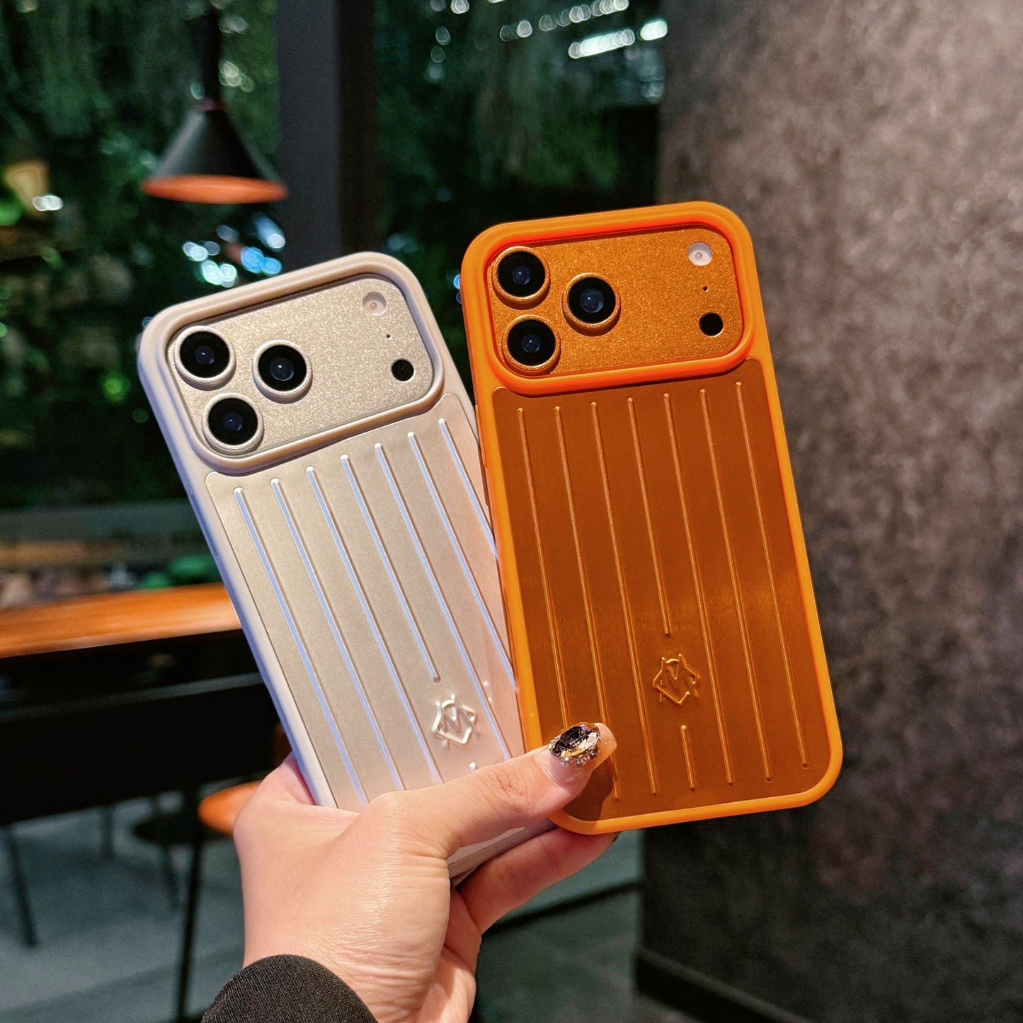 Θήκη iPhone με ραβδώσεις μεταλλική πανοπλία – Κομψή προστασία εμπνευσμένη από τα ταξίδια