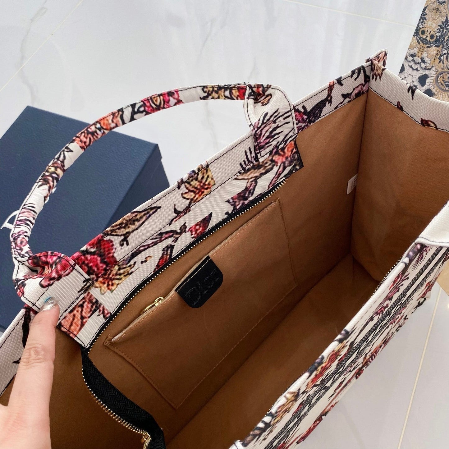 Шик<tАМП>Префињено: лагана луксузна кожна торба