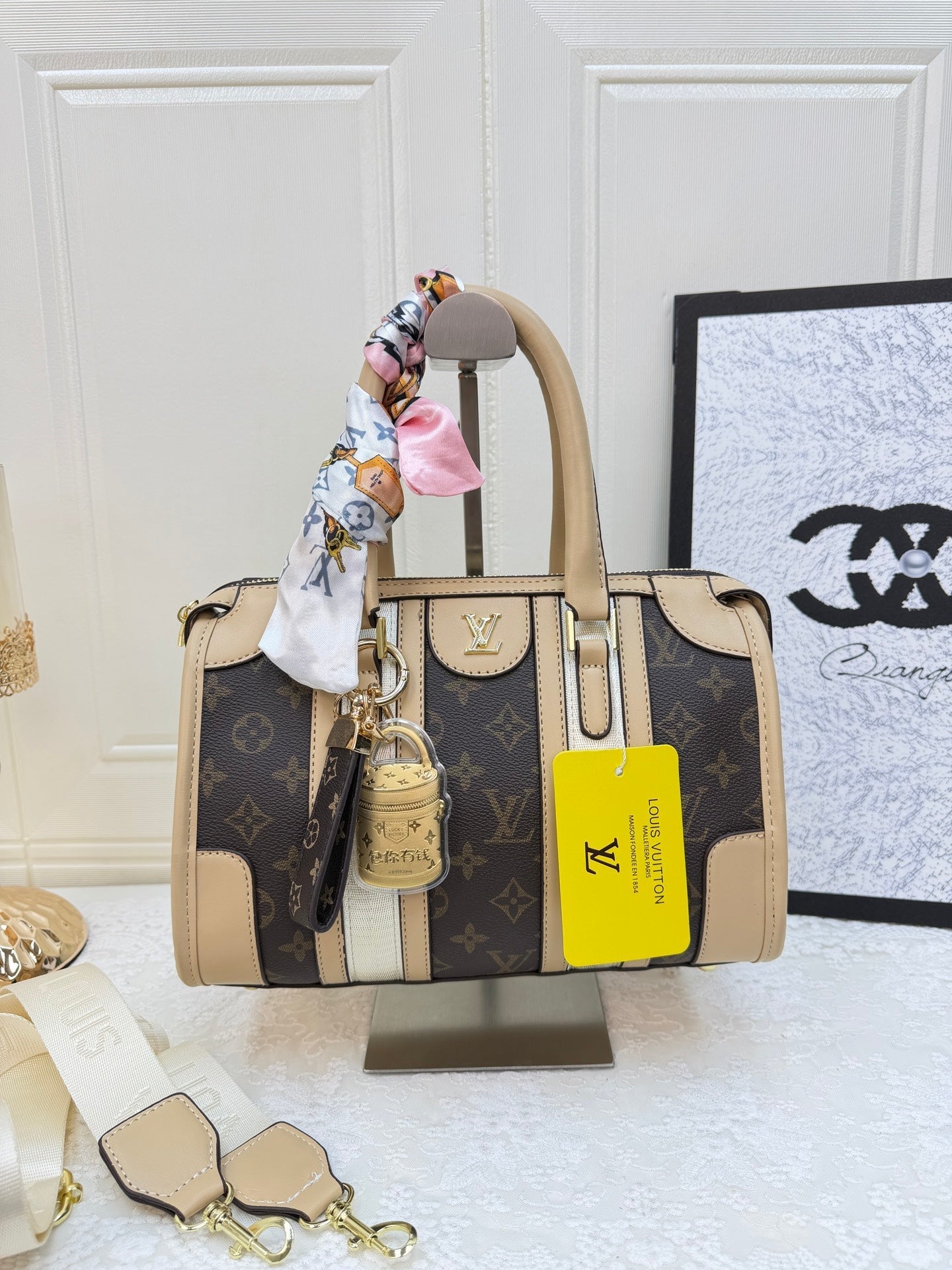 Musta & Color-Block-kuvioinen käsilaukkusarja - Metal Accent -monikäyttölaukut