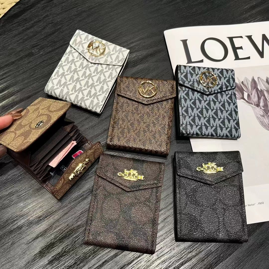 Luxusní peněženky na karty s monogramy inspirované MK & CO