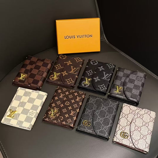 Luxusní kolekce kompaktních peněženek Monogram inspirovaná LV & GG