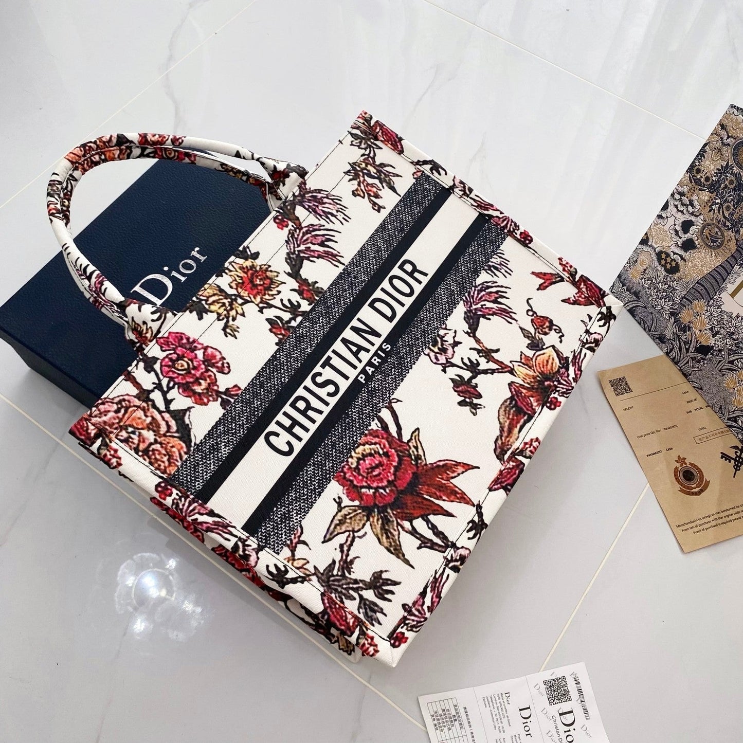 Шик<tАМП>Префињено: лагана луксузна кожна торба