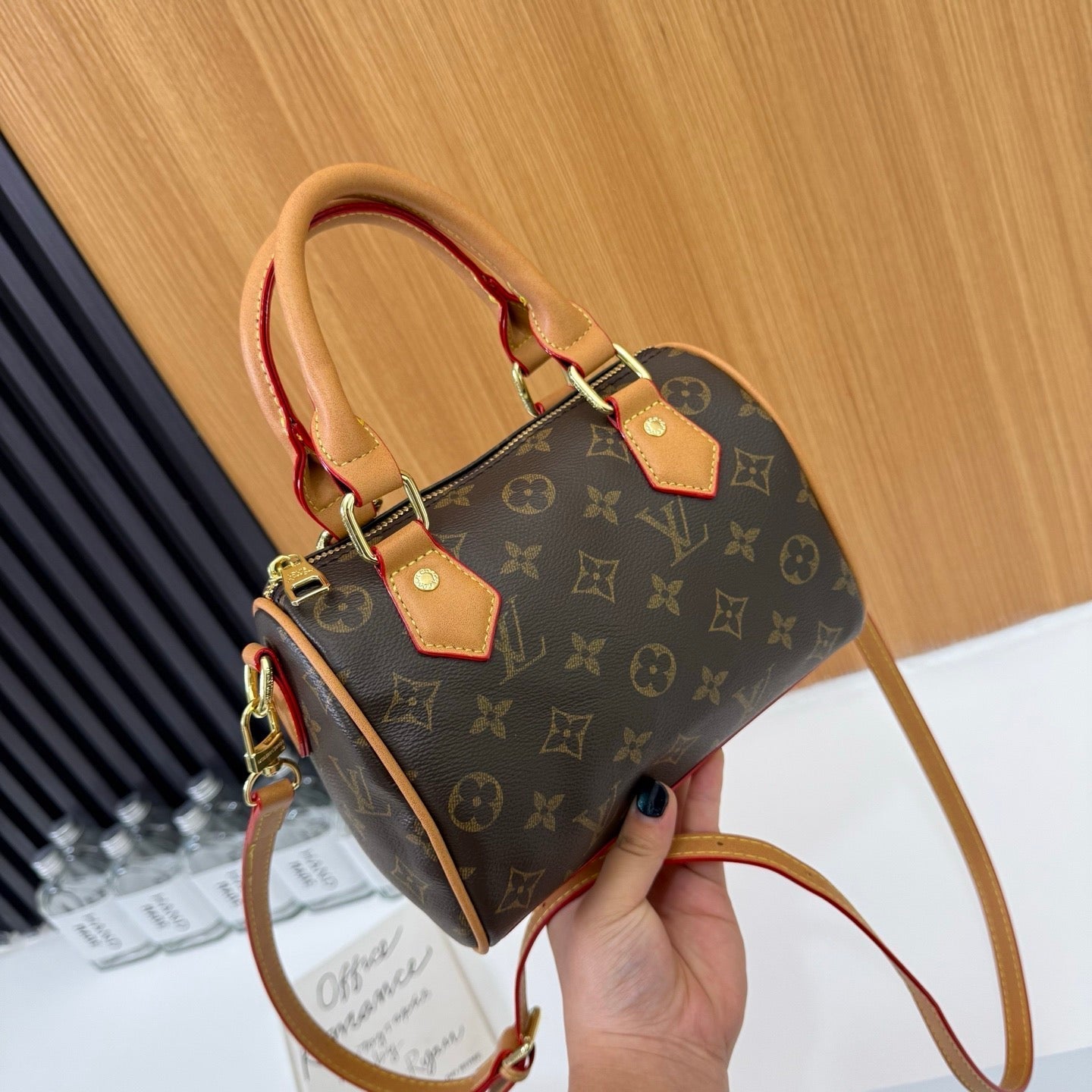 Klasická taška Monogram Mini Barrel Bag