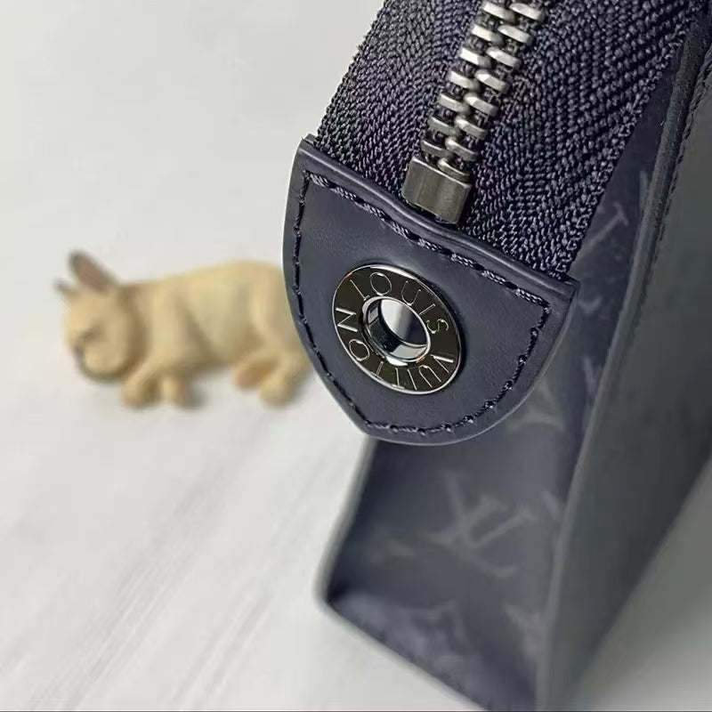 Pochette con monogramma urbano