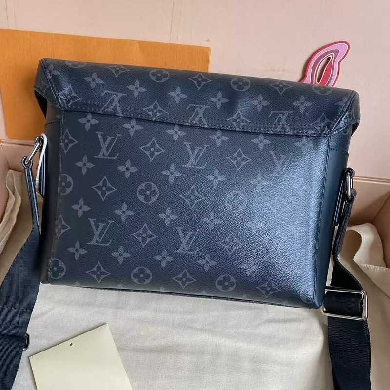 Fashionable and Trendy Luxury Messenger Bag