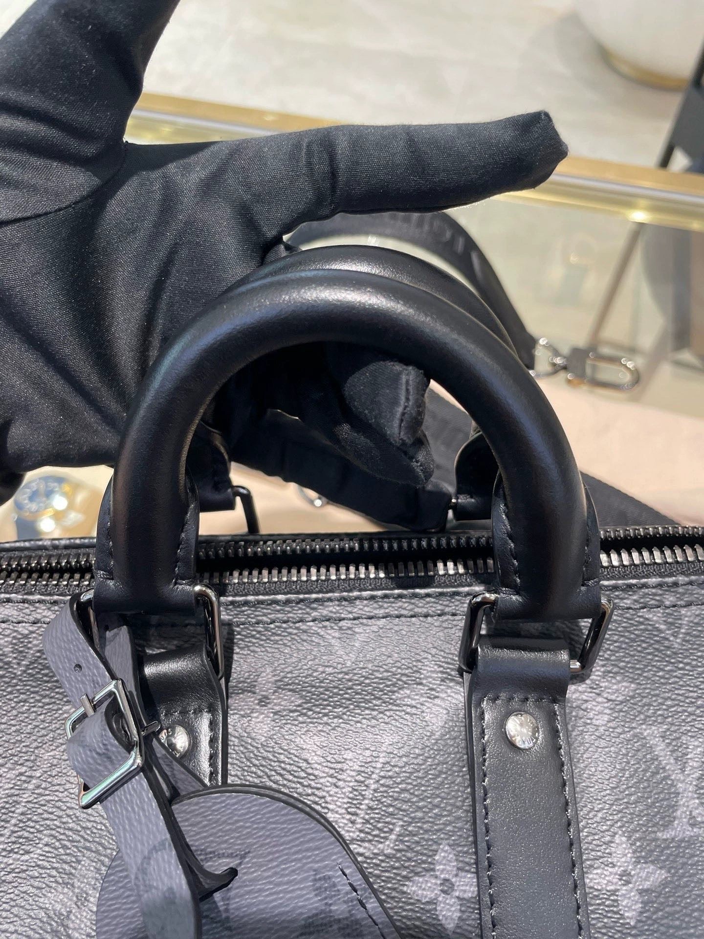 Boston Barrel Bag ve stylu monogramu s popruhem přes rameno