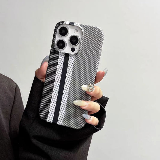Minimalistička telefonska torbica s uzorkom karbonskih vlakana
