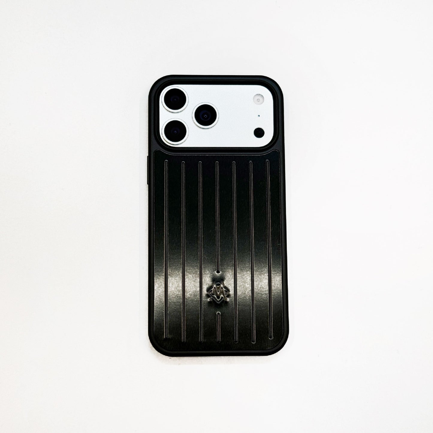Θήκη iPhone με ραβδώσεις μεταλλική πανοπλία – Κομψή προστασία εμπνευσμένη από τα ταξίδια