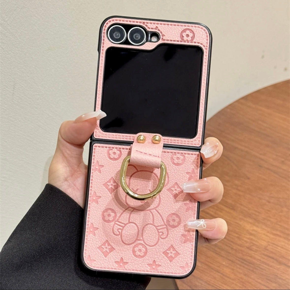 「Samsung Z Flip シリーズ レザー製折りたたみ式落下防止携帯電話ケース、フィンガー リング バックル デザイン付き」