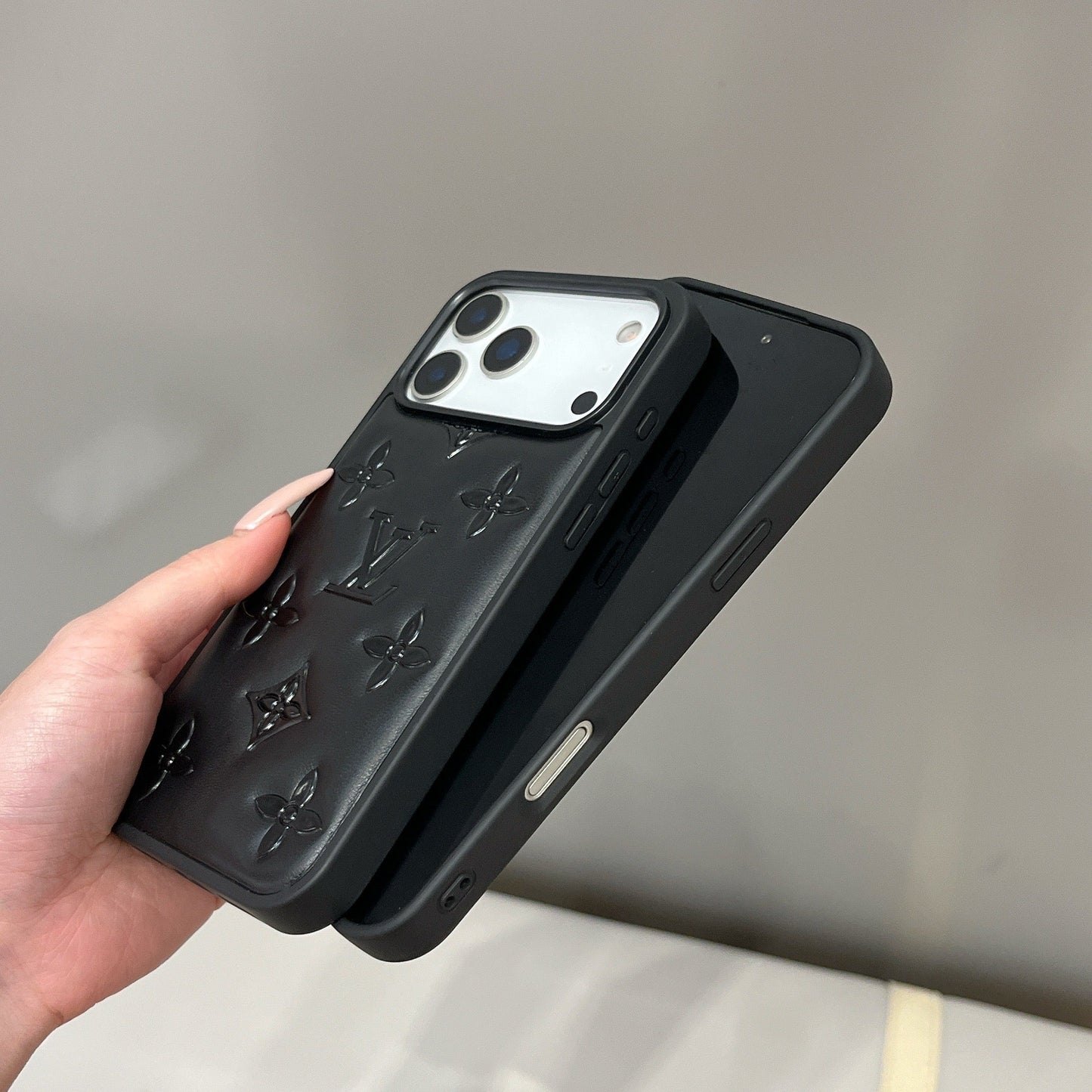 Luxusní 3D embosovaný designový obal na iPhone