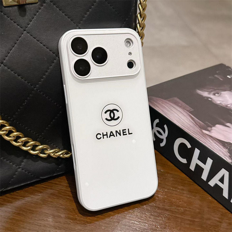Klasický minimalistický luxusní obal na iPhone – White Gloss Edition