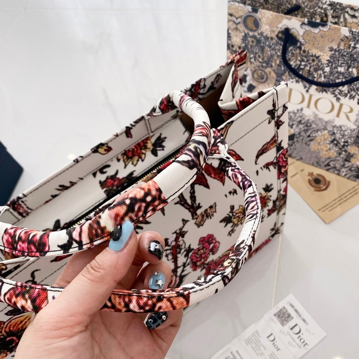 Шик<tАМП>Префињено: лагана луксузна кожна торба