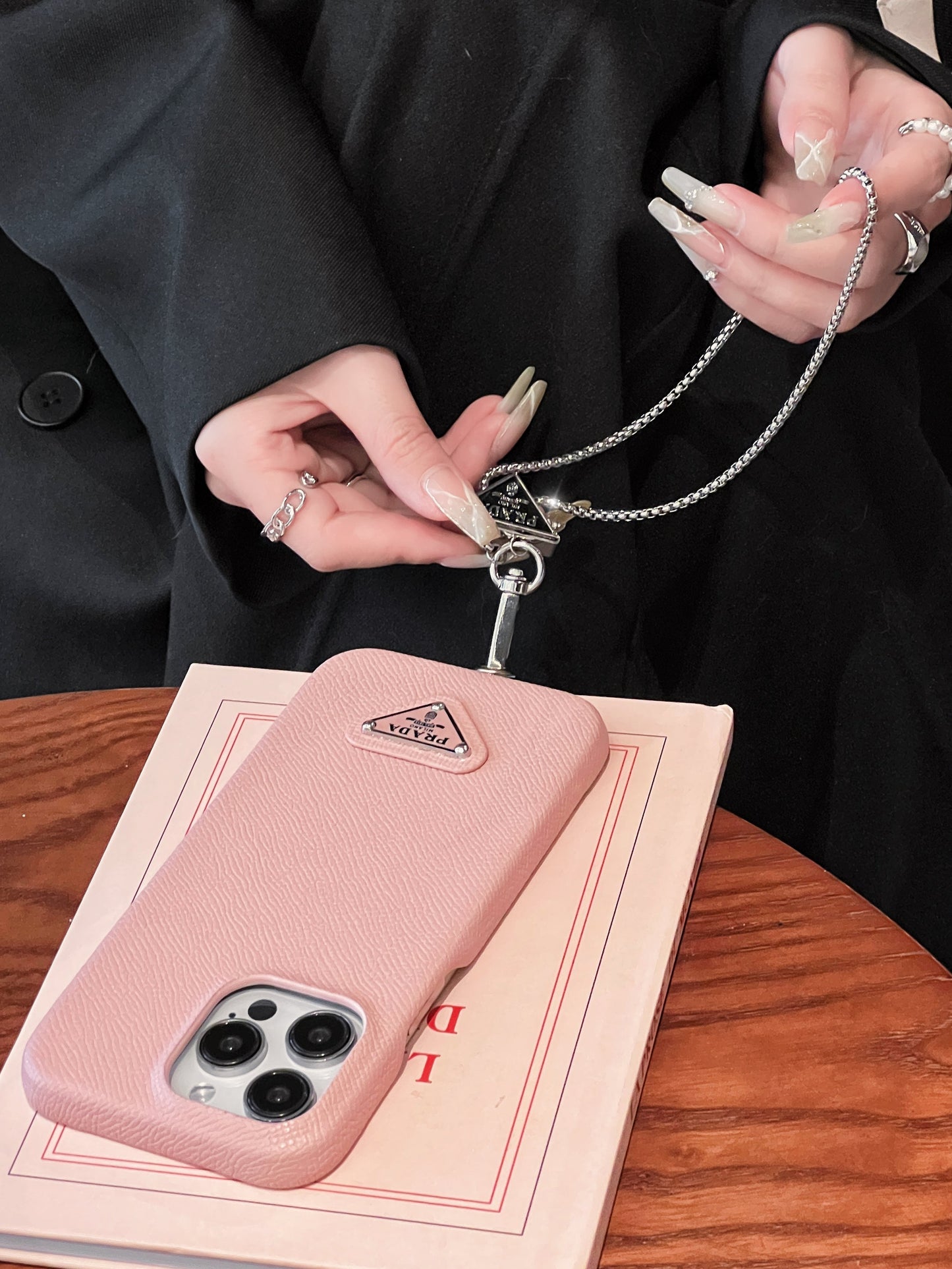 Luxusní kožené crossbody pouzdro na iPhone