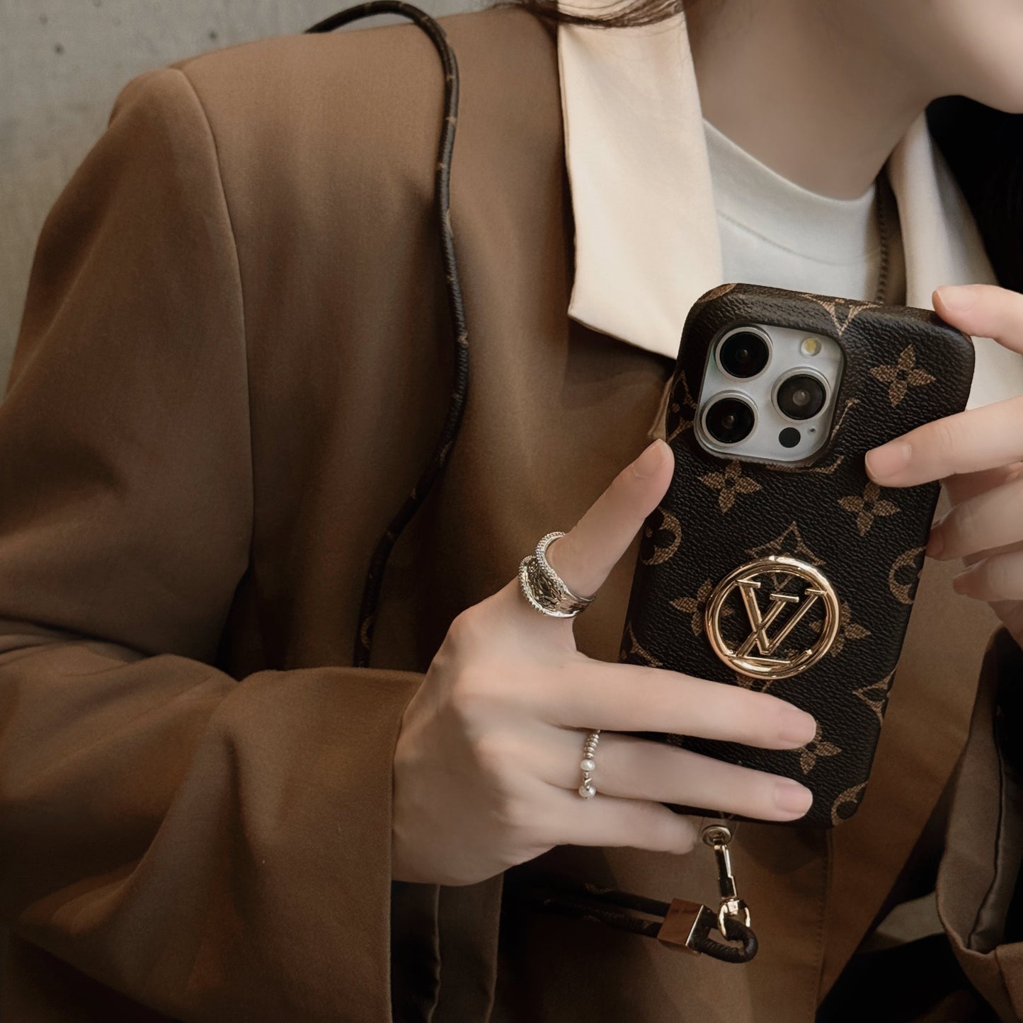 Luxusní řetízkové pouzdro na iPhone