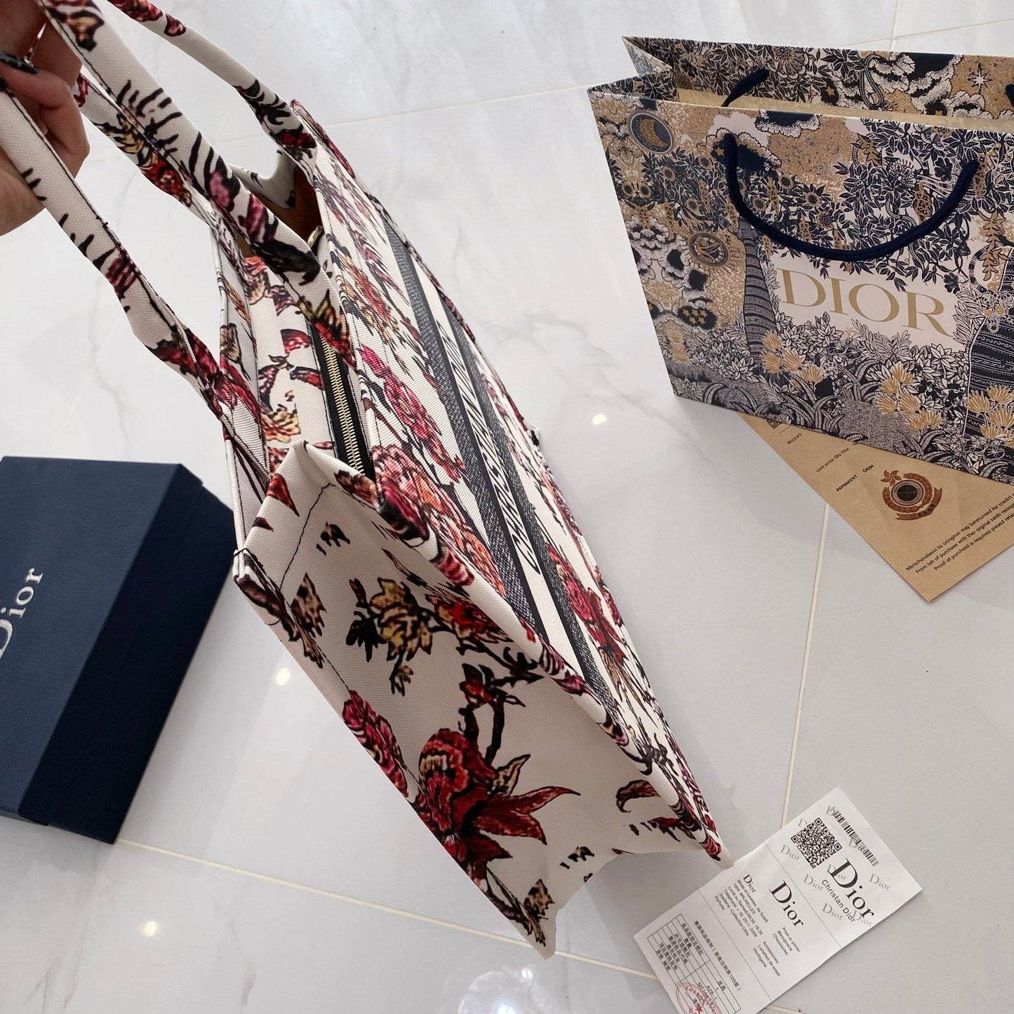 Шик<tАМП>Префињено: лагана луксузна кожна торба