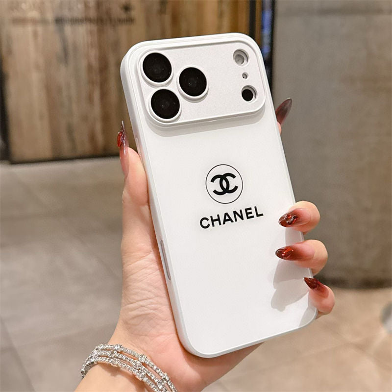 Klasický minimalistický luxusní obal na iPhone – White Gloss Edition