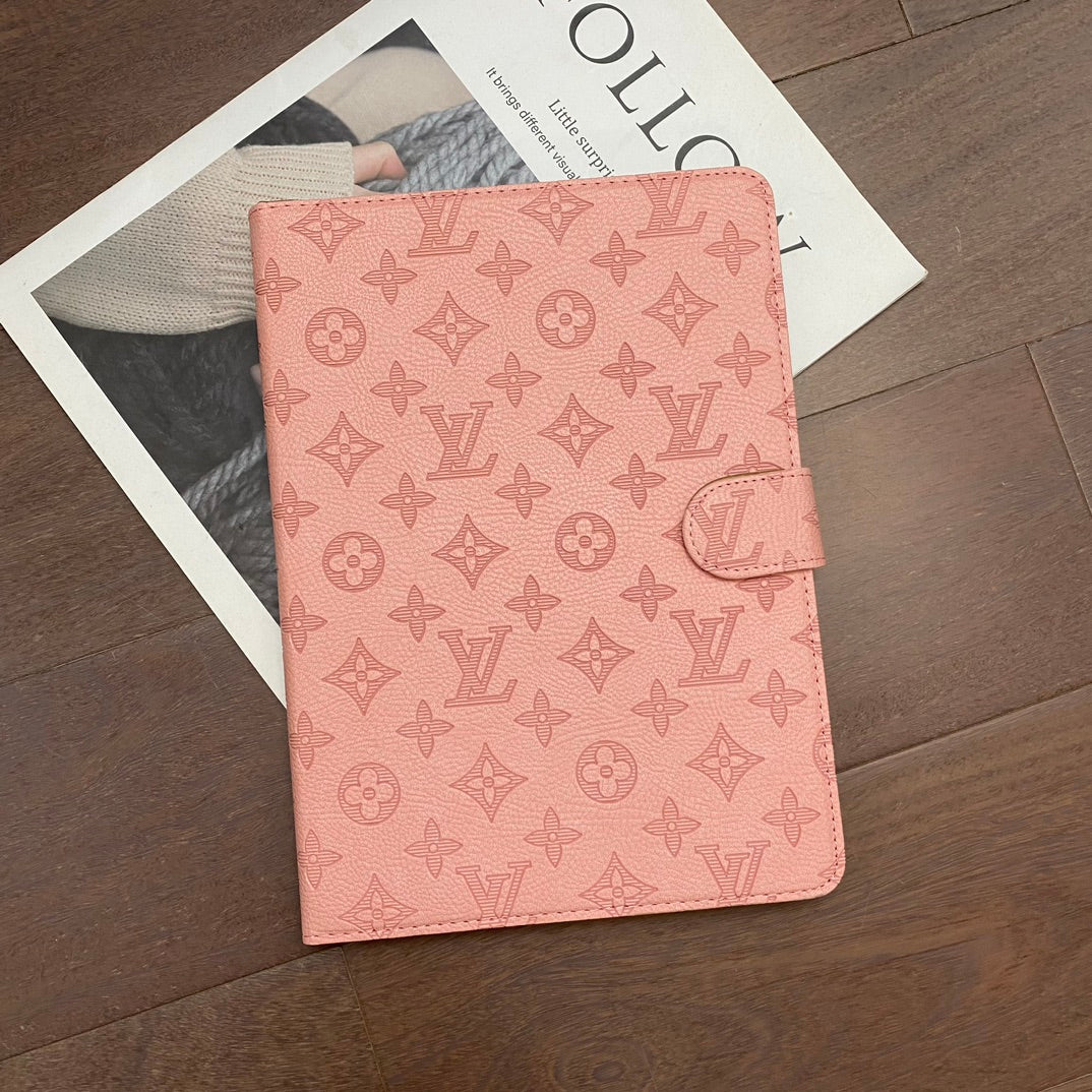 Fondina con monogramma in tela goffrata 3D Apple iPad Flip Cover con funzione di supporto