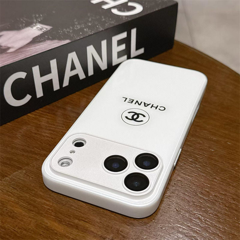 Klasický minimalistický luxusní obal na iPhone – White Gloss Edition