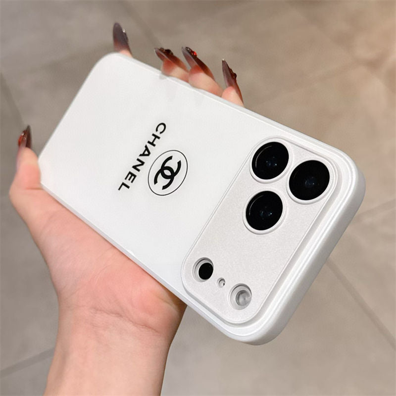 Klasický minimalistický luxusní obal na iPhone – White Gloss Edition