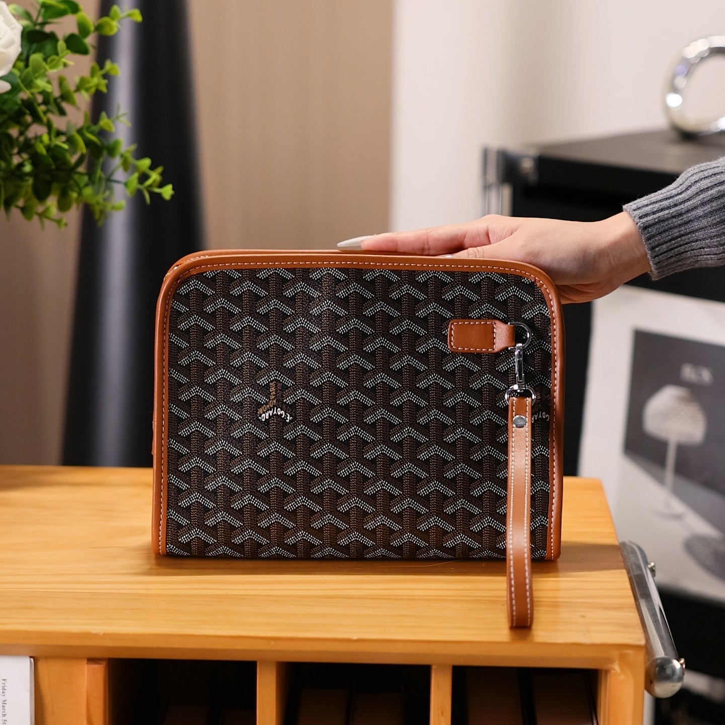 Spojka na zápěstí s luxusním vzorem — kabelka v designovém stylu na zip s odnímatelným popruhem