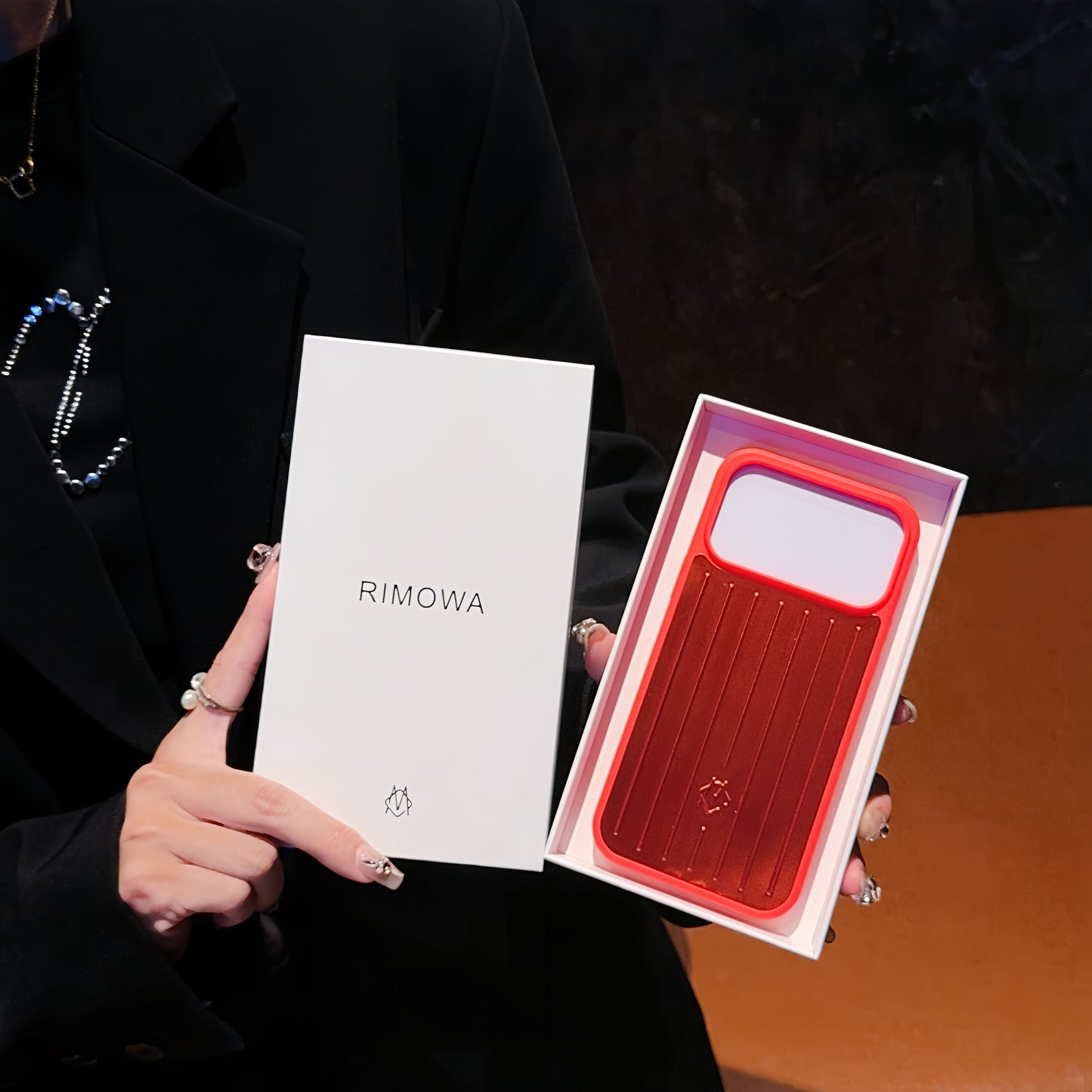 Θήκη iPhone με ραβδώσεις μεταλλική πανοπλία – Κομψή προστασία εμπνευσμένη από τα ταξίδια
