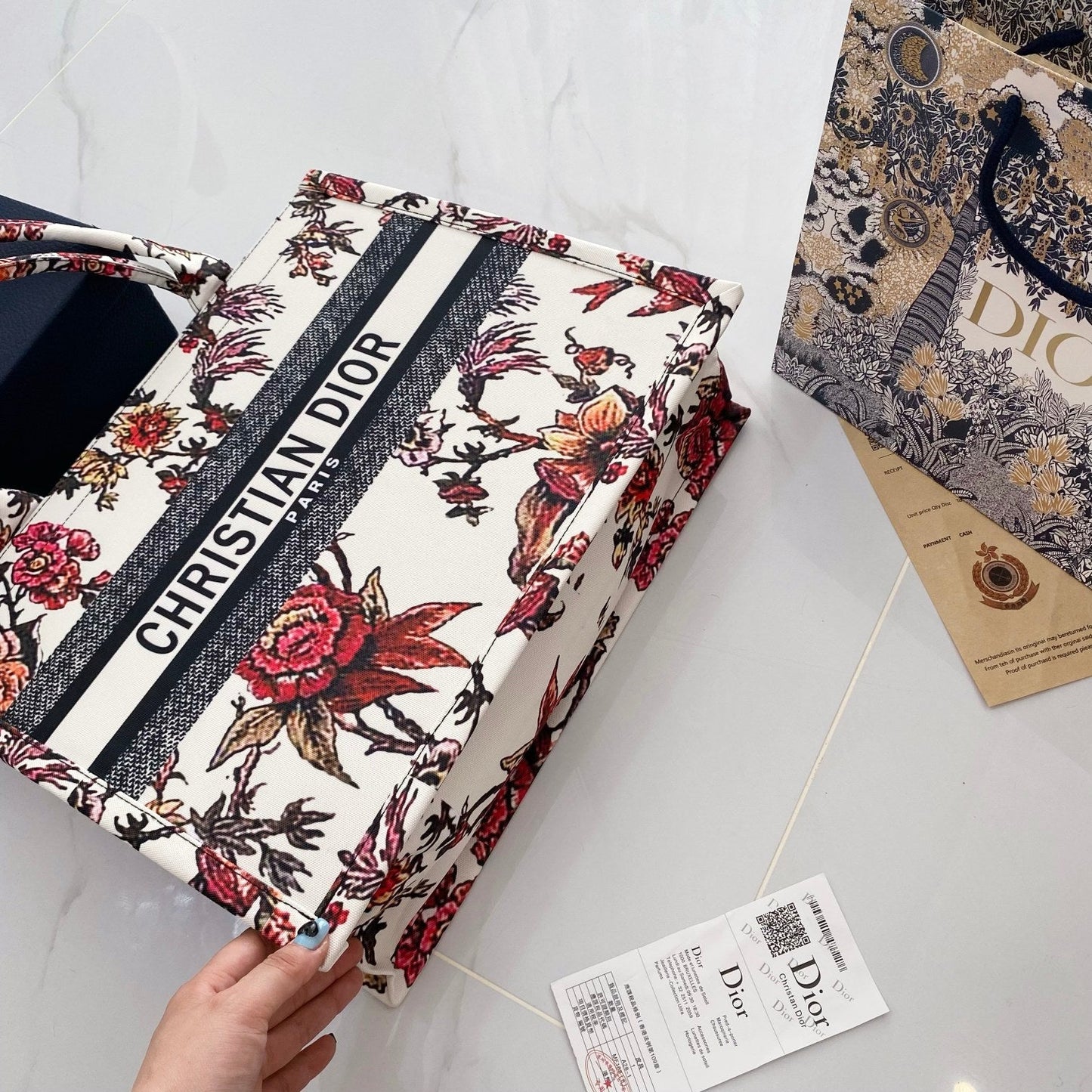 Шик<tАМП>Префињено: лагана луксузна кожна торба