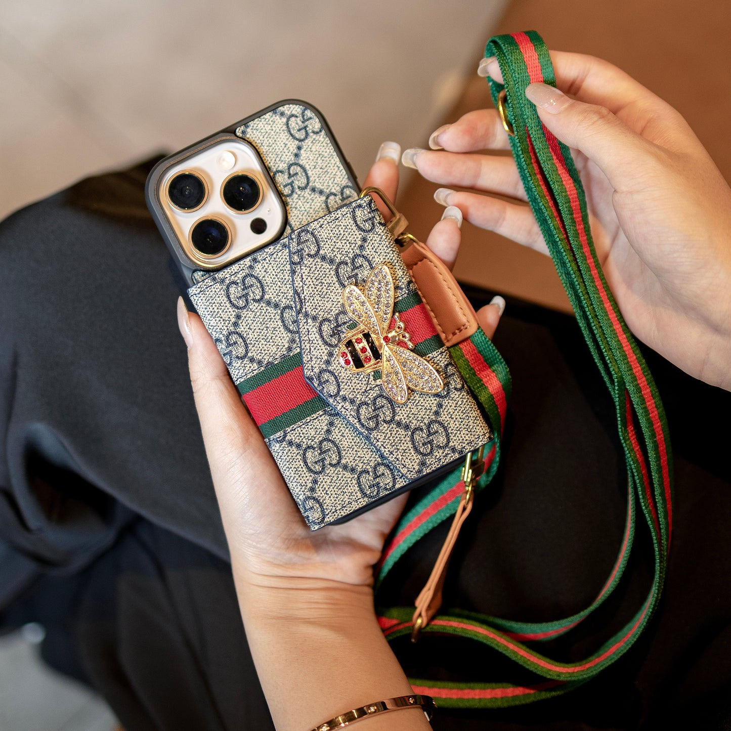 Prémiové pokročilé pouzdro na iPhone Crossbody s držákem karty & řemínkem přes rameno