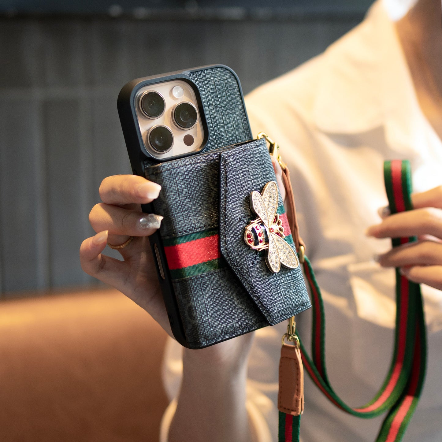 Prémiové pokročilé pouzdro na iPhone Crossbody s držákem karty & řemínkem přes rameno