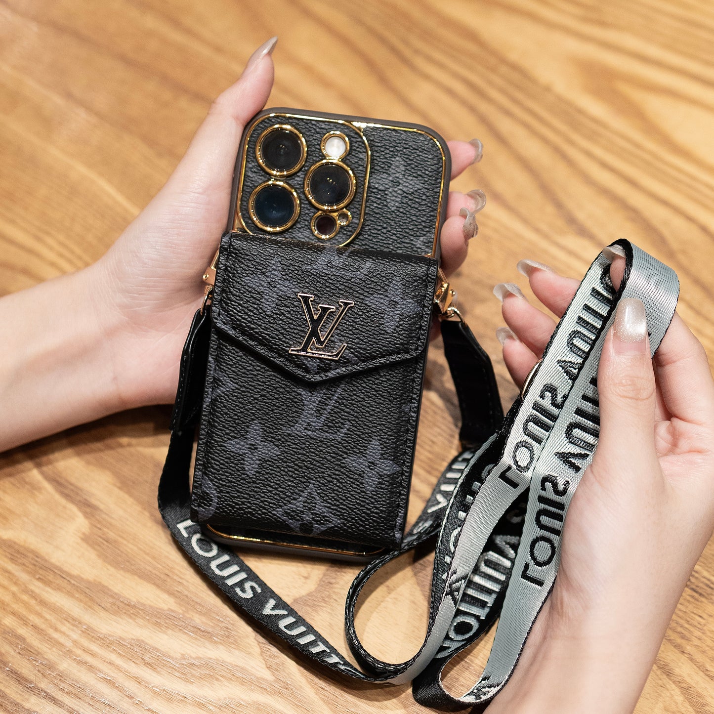 Klasické pouzdro na iPhone v luxusním pouzdru na karty