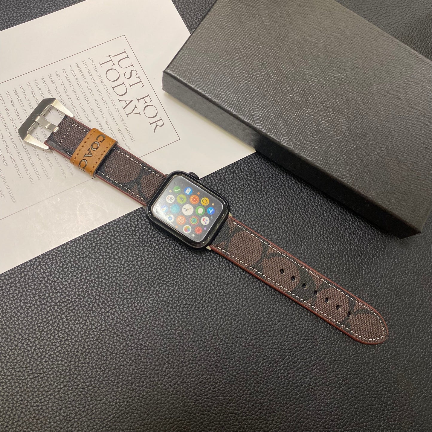 Kožený řemínek na Apple Watch Tmavě hnědá-YHK244221710