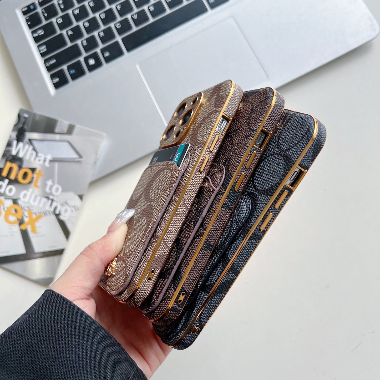 Klasické pouzdro na iPhone s držákem karty černé -KB241651
