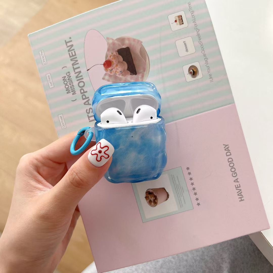 حافظة Blue Sky AirPods مع حلية مطرزة بالخرز