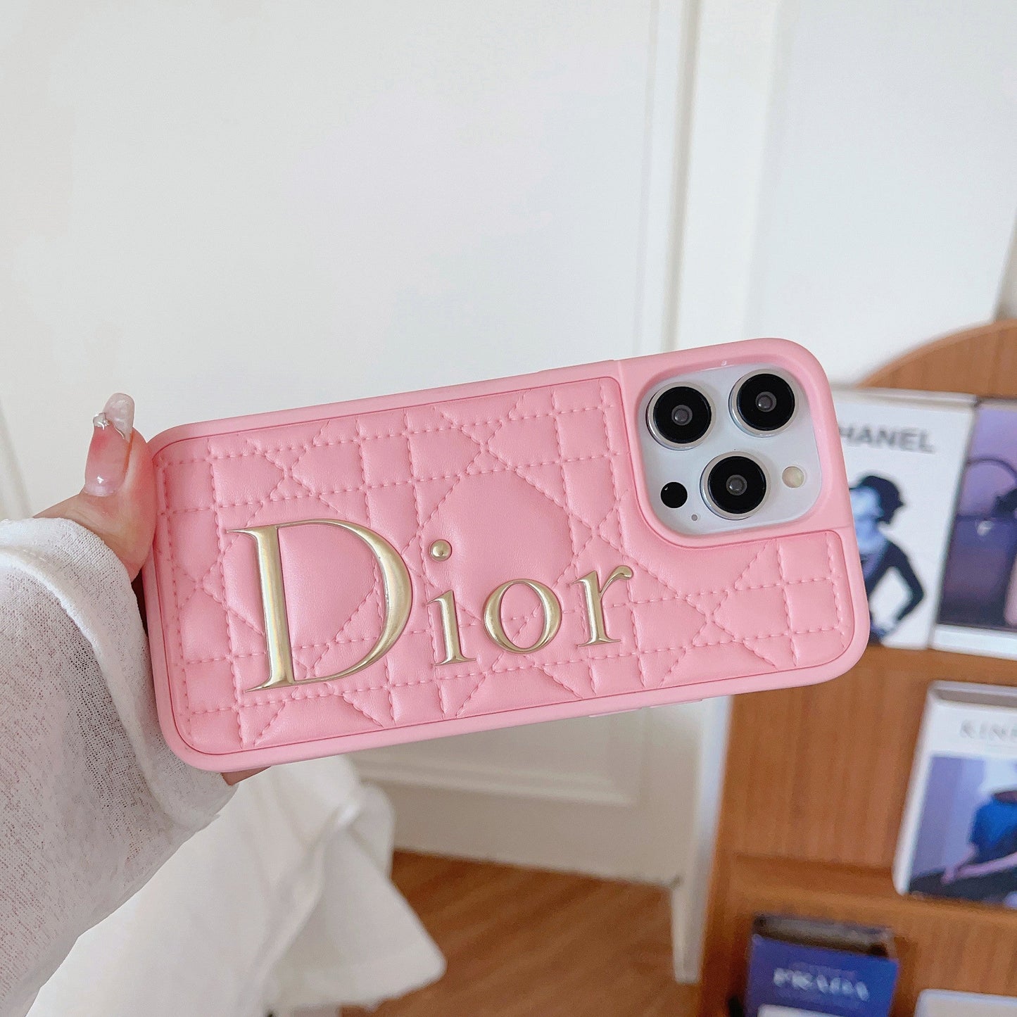 Módní kožené pouzdro na iPhone se zlatým logem