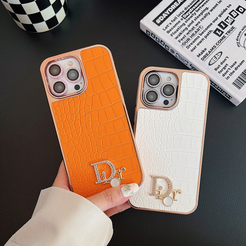 Módní pouzdro na iPhone z růžového zlata s diamantovým logem