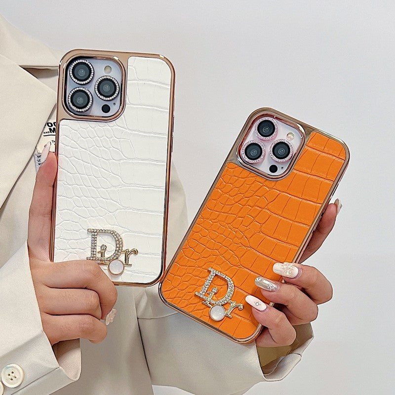 Módní pouzdro na iPhone z růžového zlata s diamantovým logem