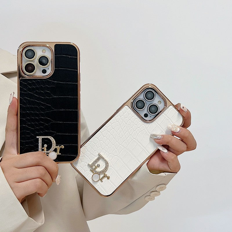 Módní pouzdro na iPhone z růžového zlata s diamantovým logem