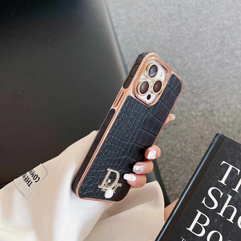 Módní pouzdro na iPhone z růžového zlata s diamantovým logem