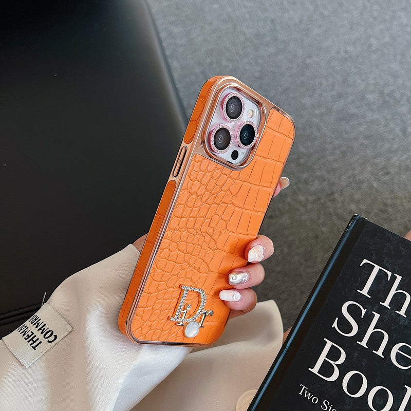 Módní pouzdro na iPhone z růžového zlata s diamantovým logem