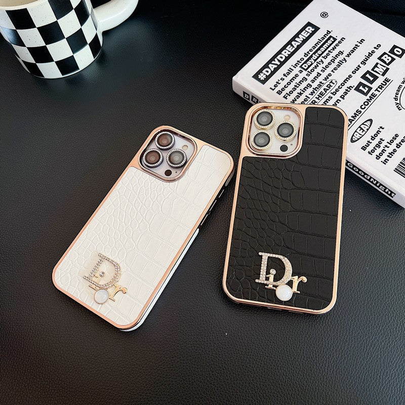 Módní pouzdro na iPhone z růžového zlata s diamantovým logem