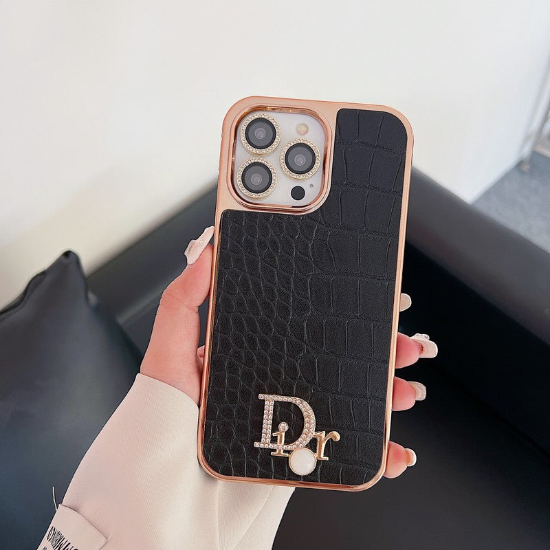 Módní pouzdro na iPhone z růžového zlata s diamantovým logem