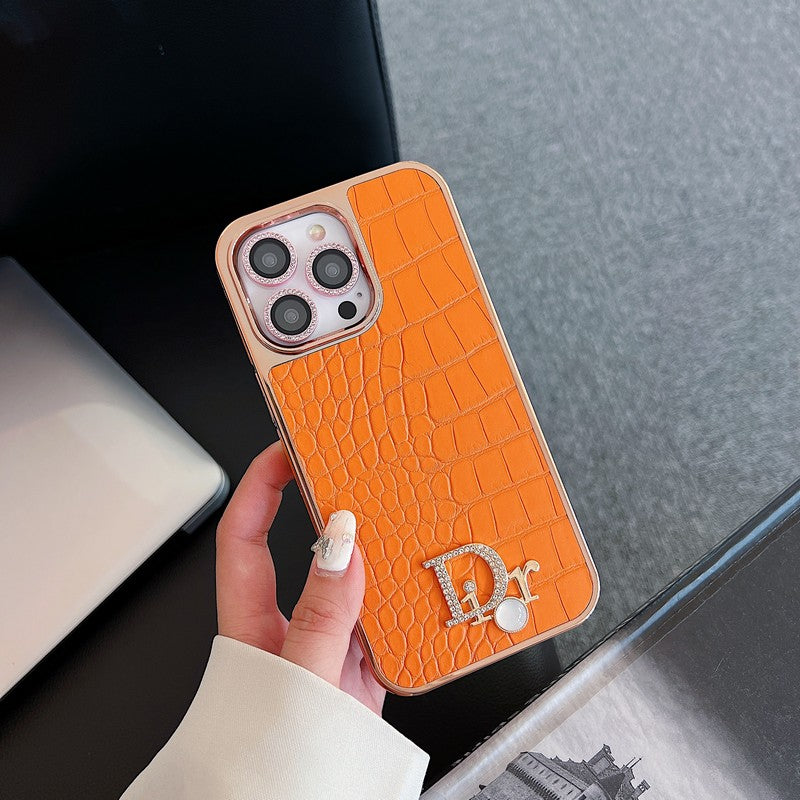 Módní pouzdro na iPhone z růžového zlata s diamantovým logem