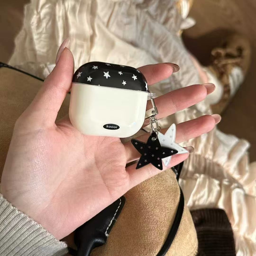 Starry Night AirPods etui med charme – Sort & Hvid