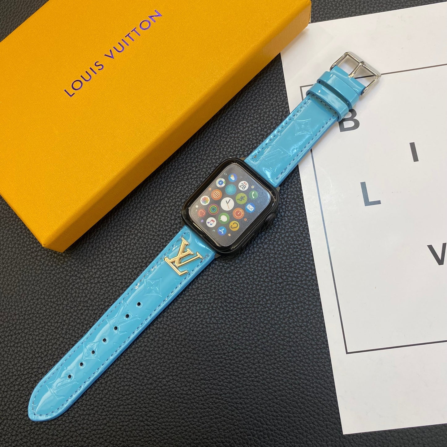 LESKLY KOŽENÝ ŘEMÍK NA HODINKY APPLE LUXUSNÍ KOVOVÉ LOGO